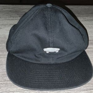 Vans Black Flat Brim Skateboard Hat - Iconic Style with Adjustable Clip Back